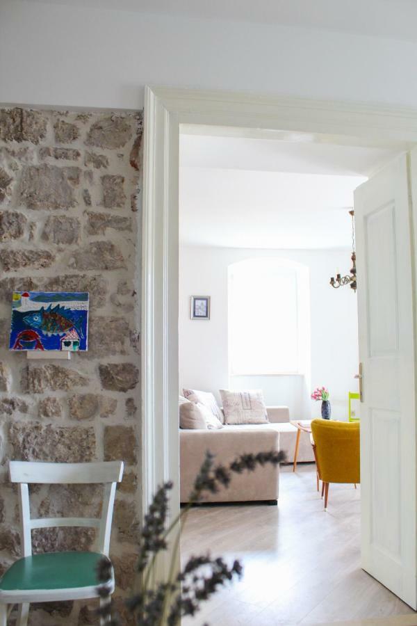 Apartment Dalmatian Rustical Feeling Postira Exterior photo
